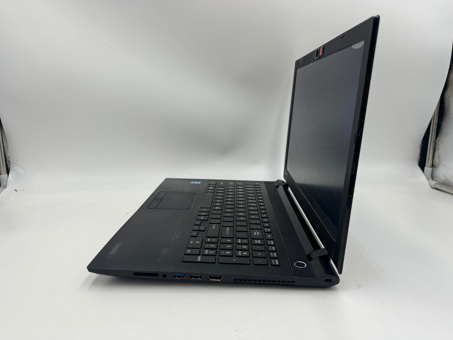 Toshiba satellite c55, intel i5, 8gb ram, 500gb ssd, DVDRW, WIN11pro fresh