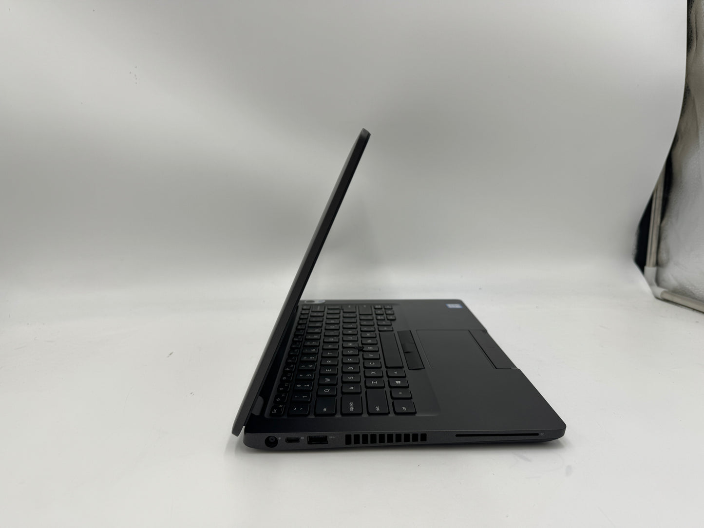 Dell Latitude 5400, intel i5, 16gb ram, 256gb ssd, win11pro fully loaded